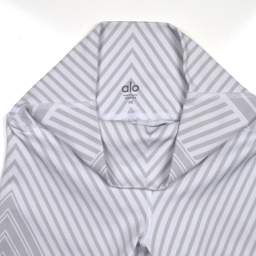 alo Diagonal Stripe Santa Fe White Crop Legging XS - Picture 5 of 8